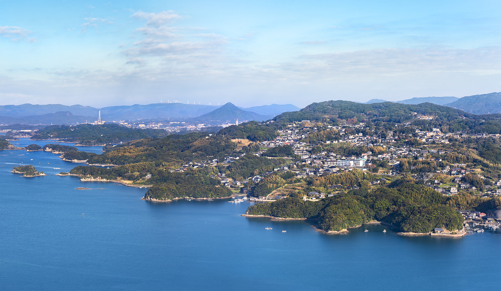 A dedicated vehicle takes you directly to Qiandao Lake